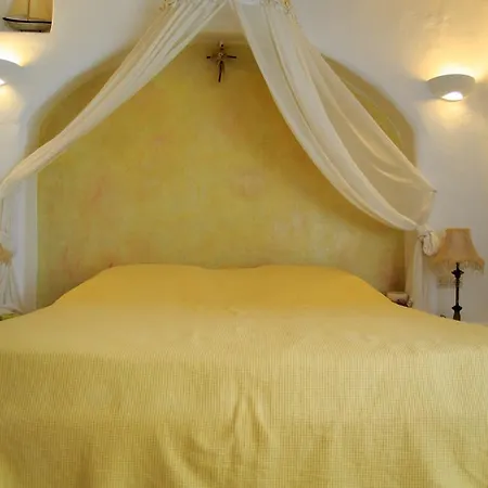 Erato Ornos (Mykonos)